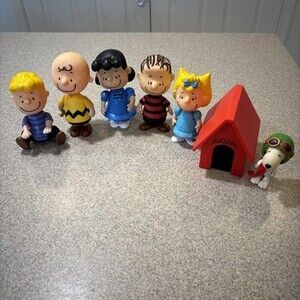 Charlie Brown “Good Ol” Peanuts Figures Set Of 7 2002 Snoopy